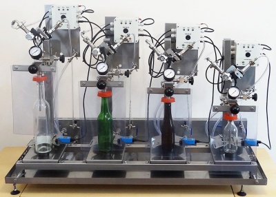 Flaschenfüller automatisiert mit 4 Füllköpfen
